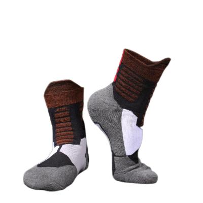 China Factory direct cotton breathable professional men's colorful basketball socks for sale