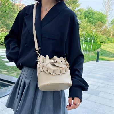 China Vintage 2021 autumn and new luxury net red western style messenger bag winter handbag single shoulder bucket bag for sale