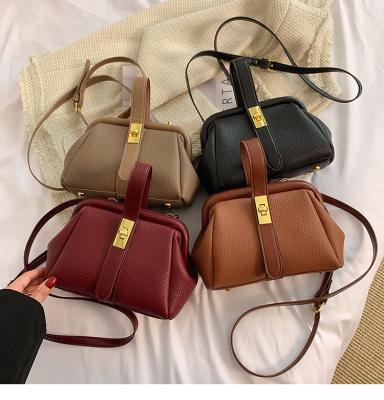 China Popular Bolso Lady Messenger Handbags Fashion Cute Waterproof Custom Logo Bags Small Clips Shoulder Bag For Woman for sale