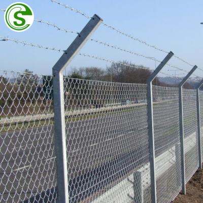 China Easily Assembled Africa Farm Used Galvanized Chain Link Fencing With Barbed Wire On Top for sale