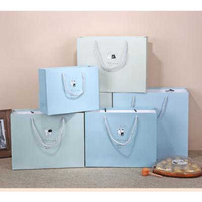 China 2019 Recyclable New Gift Paper Bag For Occasion Or Business Clothes Packing Bag for sale