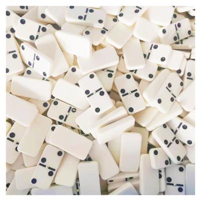 China Durable Wholesale High Standard Rollover Plastic Domino Sets Dominoes Sets for sale