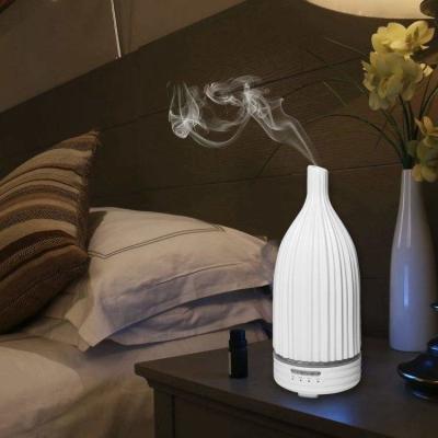 Chine Vente à chaud 120 ml Diffuseur d'huile silencieux élégante pour la maison Diffuseur d'arôme en céramique Diffuseur de parfum parfumé Diffuseur d'arôme en céramique à ultrasons à vendre