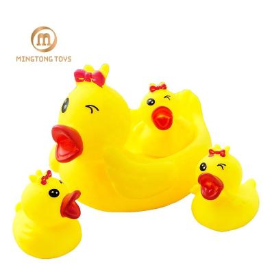 China Toy Factory 4pcs Large Yellow Bathtub Ducks Baby Floating Bath Toys Custom Rubber Duck With 3 Ducklings for sale