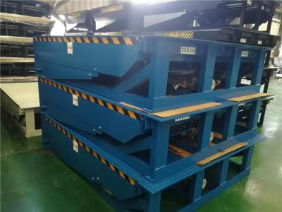 China Shipping Dock Plate Electric Dock Leveler 6000kg 8000kg Load Capacity for sale