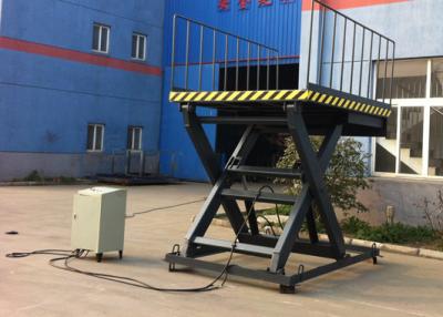 China las plataformas de 3Ton 4 Ton Hydraulic Loading Dock Lift utilizan por el sistema de control eléctrico para cargar/que descarga en venta