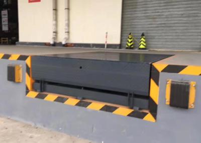 China Industrial Electric Hydraulic Dock Plate ,Dock Leveler With 2 Pieces 250*250*100mm Bumper for sale