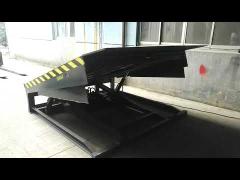 Electric dock leveler easy to forklift loading and unloading at loading bay