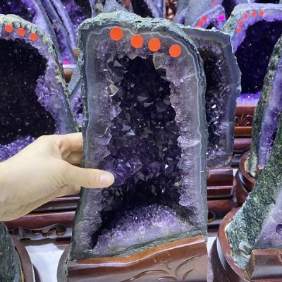 China Europe high quality gemstone people open natural feng shui stones crystal therapy purple amethyst geode for sale