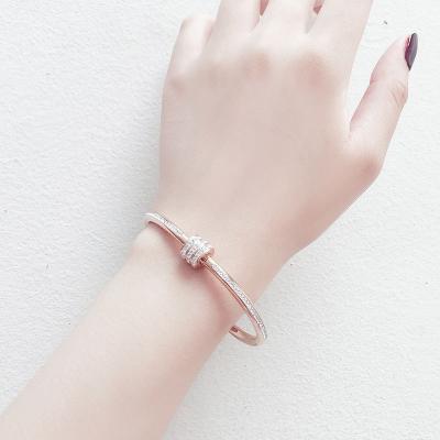 China Simple Creative Full Steel Titanium Diamond Oval Link Bracelet For Women Eco-friendly Diamond Bracelet Rose Gold Stainless for sale