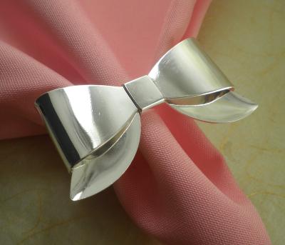 China Viable for family use bowknot shape metal cheap bulk napkin ring for sale