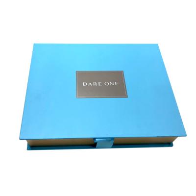 China Recyclable Custom Design Shipping Folded Magnet Closure Rigid Paper Box for sale