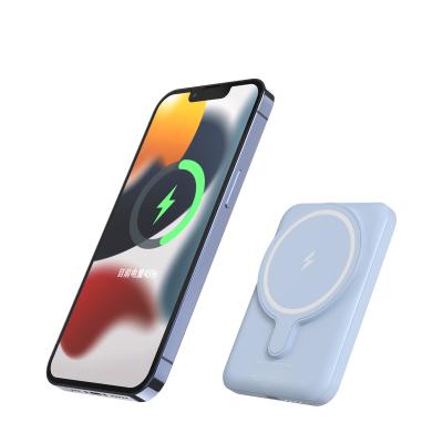 China New Design Power Bank Wireless Charger 5000mAh Portable Charging Radio Charging Phone for sale