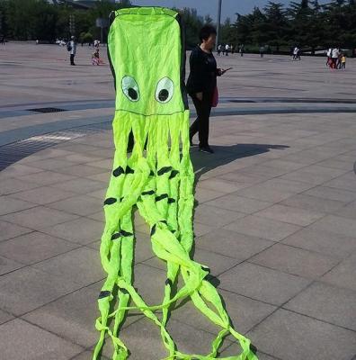 China Weifang 8m Polyester Octopus 3D Good Flying Inflatable Kites for sale