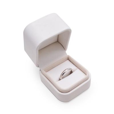 China Luxury Leather Box Ring Box Wholesale Price Jewelry Boxes Wedding Engagement Ring Gift Leather Packaging Box for sale