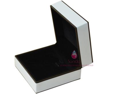 China For Jewelry Use Box Jewelry Storage Box White Wedding Packaging Box for sale