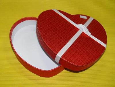 China Recycled Cardboard Suitcase Box Sweet Heart Shape For Packing Chocolate for sale