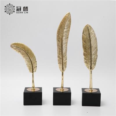 China Art Feather Ornaments Home Decor Handcrafted Home Wholesale Reusable Feather Ornaments For Living Room for sale