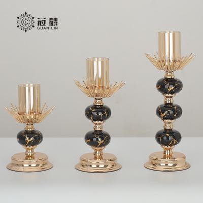 China 2022 Vintage Romantic Black Candlestick Holder Candlestick Gold Pattern Metal Marble Candle Holders for sale