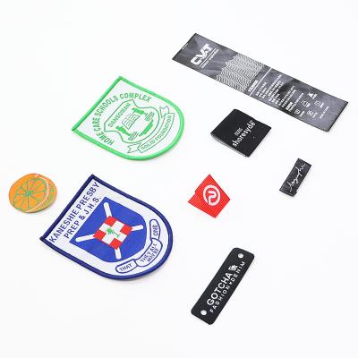 China Washable Custom Woven Labels For Textile Products , Printed Garment Brand Logo Clothing Woven Labels for sale