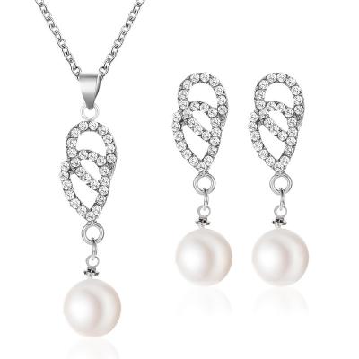 China Fashion European and American Jewelry Pearl Set Alloy Diamond Drop Necklace Ethnic Wholesale Hot Selling Two-piece Earrings for sale