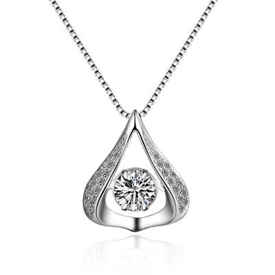 China FASHIONABLE Luxury Ladies Necklace 925 Silver Box Chain Drop Inlay Heart Shaped Swing Diamond Pendant Necklace for sale