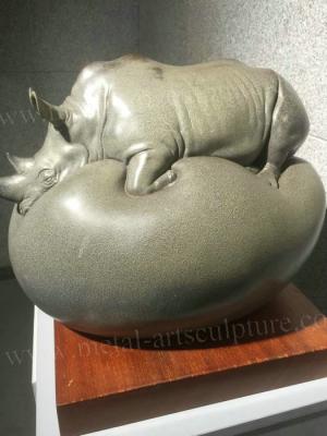 China Rhinoceros Shaped Fiberglass Animal Sculptures Size Customized For Indoor Decor for sale