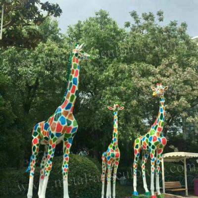 China Economic Fiberglass Animal Sculptures Giraffe Shape For Zoo Decoration for sale