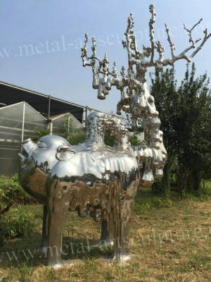 China Giant Modern Garden Sculptures And Statues Metal Material Size Customized for sale