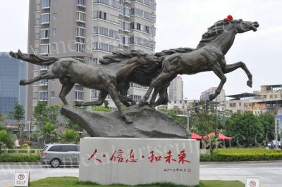 China Handmade Large Bronze Horse Statue , Life Size Bronze Statues Yard Ornaments for sale