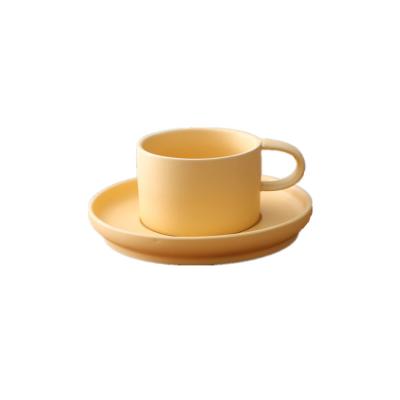 China Madou Wholesale Nordic Style Home Sustainable Ceramic Coffee Cups Mugs Irregular Gold Handle Ceramic Coffee Cup And Saucer Sets Travel Mug for sale