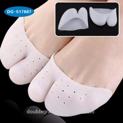 China New Style Gel Toe Separator Silicon White Toe Separate Cover With Holes, Toe Separating Cover for sale