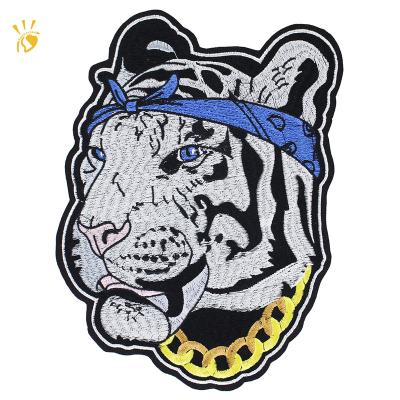 China Viable Tiger Head Patches Animal Embroidery Cloth Patches Screaming Tiger Badges Applique Iron On Badges Customized OEM Badges for sale