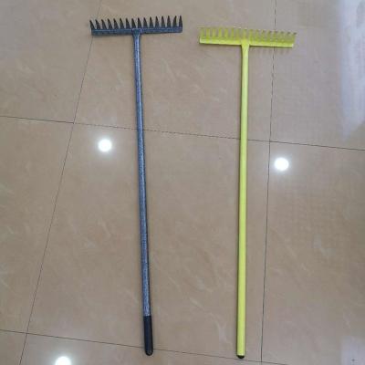 China Cultivating rake R003L garden rake with metal handel, cultivating rake with steel handle for sale