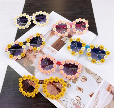 China Fashion Sunglasses Fashion Style Sunglasses Kids Luxury Design Eyewear Small Size Kids Sunglasses for sale