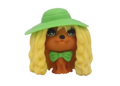 China El perro plástico de la historieta ambiental del PVC juega adorable con el pelo amarillo ondulado en venta