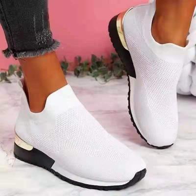 China Fashion Trend New Listing 2021 Women's Fashion Flats Platform Women's Sports Shoes Men's and Women's Sneaker for sale