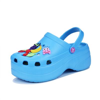 China Custom Logo Wholesale Women Breathable Cute New Design Breathable Thick Insoles Stepping Up Platform Clogs for sale