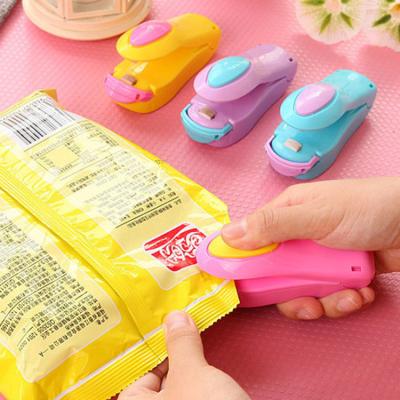 China Hot Selling Food Home Appliances Use Battery Mini Hand Heat Plastic Bag Sealing Machine For Plastic Bag for sale