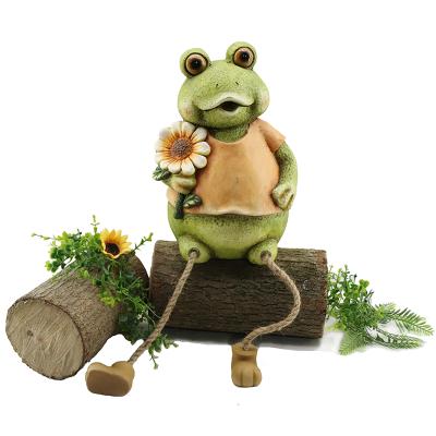 China Redeco New Product Cute Garden Decor Resin Frog For Outdoor Decoration for sale