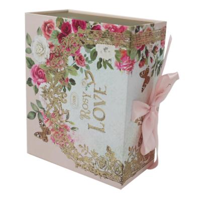 China Handmade Luxury Rigid Gift Box Magnet Closure Pape Folding Style Packaging Boxr for sale