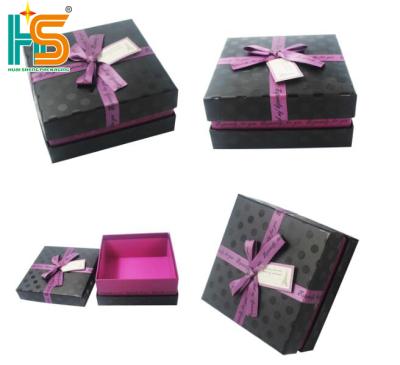 China HS Recyclable Custom Chocolate Box Paperboard Candy Packaging Paper Gift Boxes With Ribbon for sale