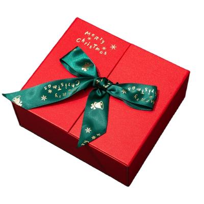 China Wholesale Modern Luxury Christmas Gift Box Apple Packing Case Scarf Socks Gift Stationery Set Gift Box for sale