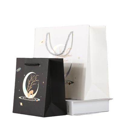 China Luxury Fancy Recyclable Customized Printing White Paper Gift Shopping Bags for sale