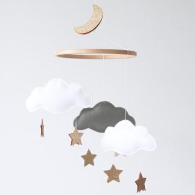 China DIY Handmade Wood Toy Soft Neutral Bed Soft Gold Star Cloud Cloud Hanging Nordic Nursery Felt Baby Mobile for sale