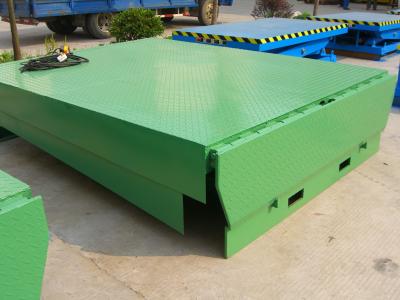 China 6000Kg Stationary Loading Bays adjustable hydraulic dock levelers for Material loading for sale