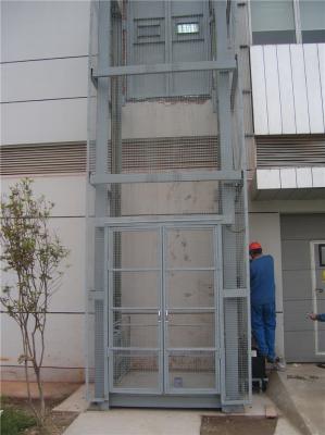 China Wall Mounted Industrial Hydraulic Cargo Elevator Stability Easy load for sale