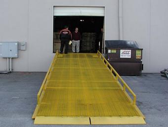 China 1.8m Max Height mobile loading yard ramp with 5ton Rated Capacity for sale