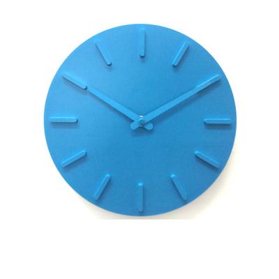 China Wholesale New Design Plastic Clock Home Decor Raymons 12 Hour Display Round Quartz 10 Inch Wall Clock With Logo Customized for sale