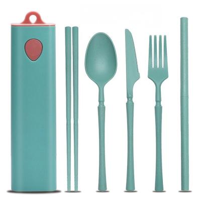 China Green Sustainable Wheat Straw Fiber 5-PC Pull Out Cutlery Set Reusable Eco Tableware Accessories Elegant Design For Multiple Uses en venta